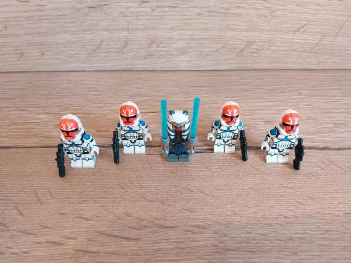 Figurines type lego Jedi Ashoka + 4 clones de la légion d'Ashoka star wars - photo numéro 5