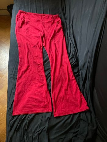Pan-talon de yoga rouge avec poches 