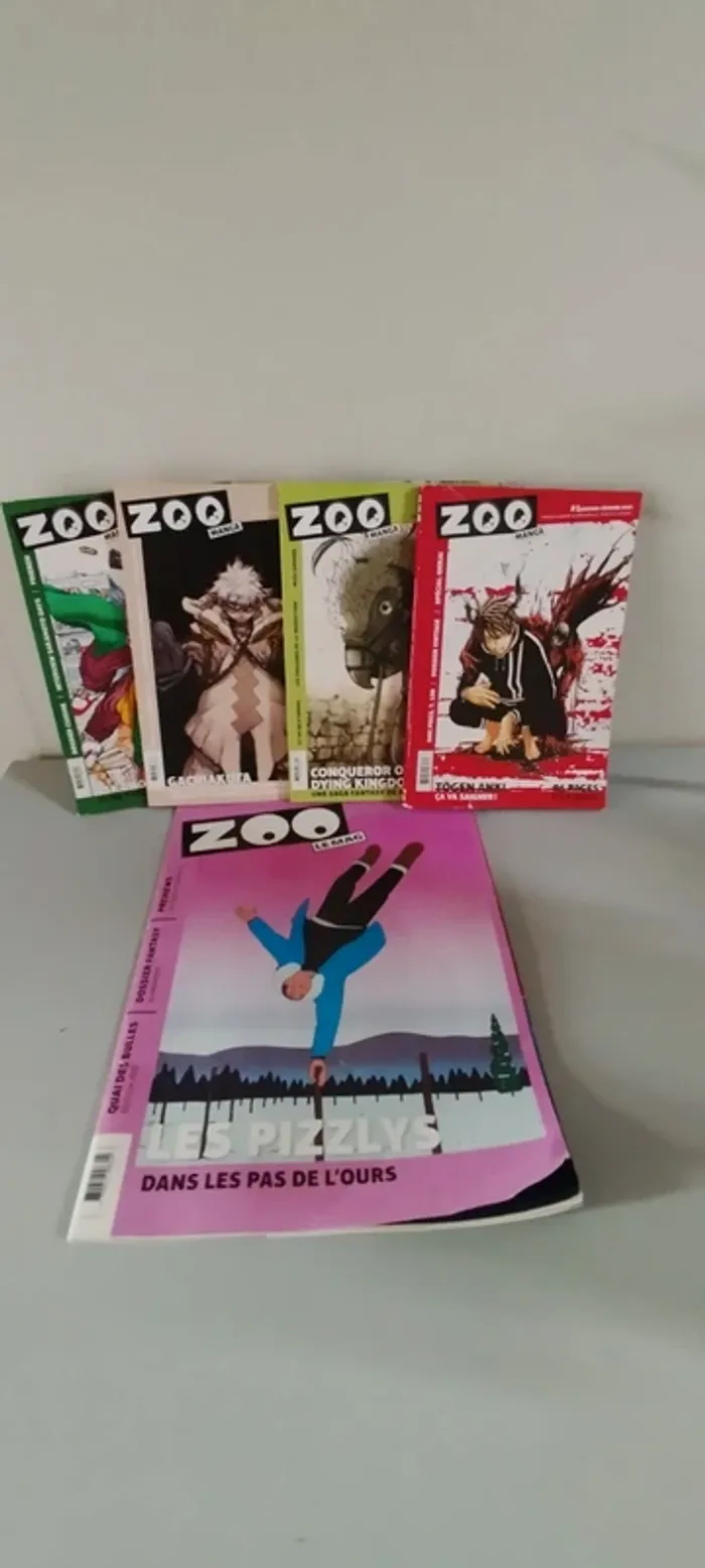 Lot de 4 manga plus un magasine