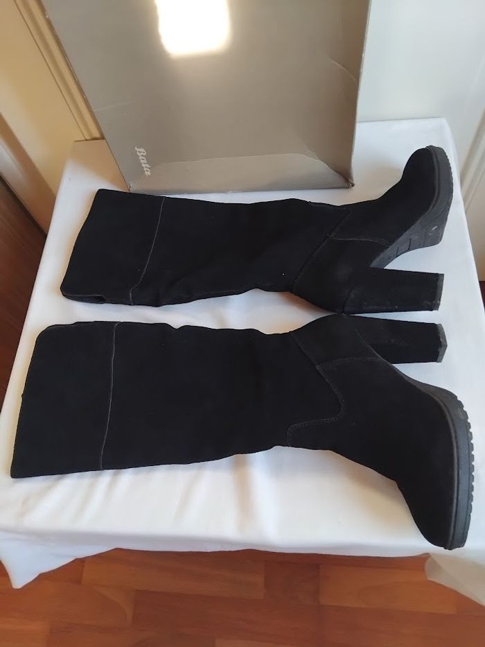 Bottes hautes en daim noir BATA - Taille 39 - photo numéro 3
