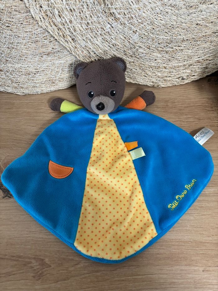 Doudou plat petit ours brun grelot jaune bleu jemini