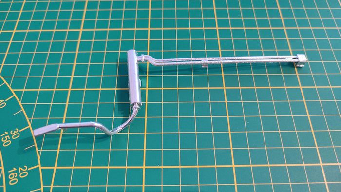 Ligne échappement pièce détachée miniature 1/18 Citroën traction 15cv 1952 Maisto #B36