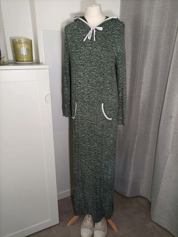Robe longue capuche