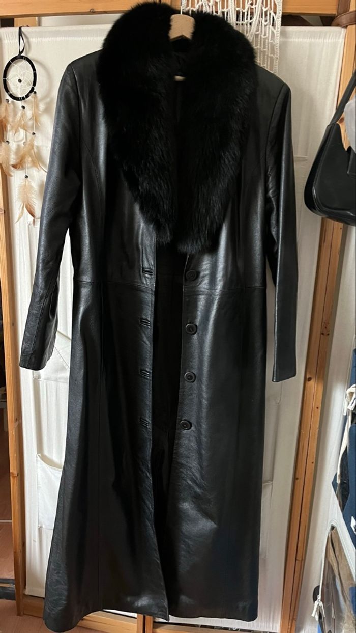 Veste en cuir et fourrure longue