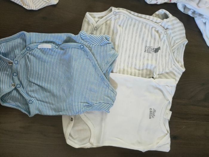Lot pyjama/bodies 3  mois - photo numéro 3