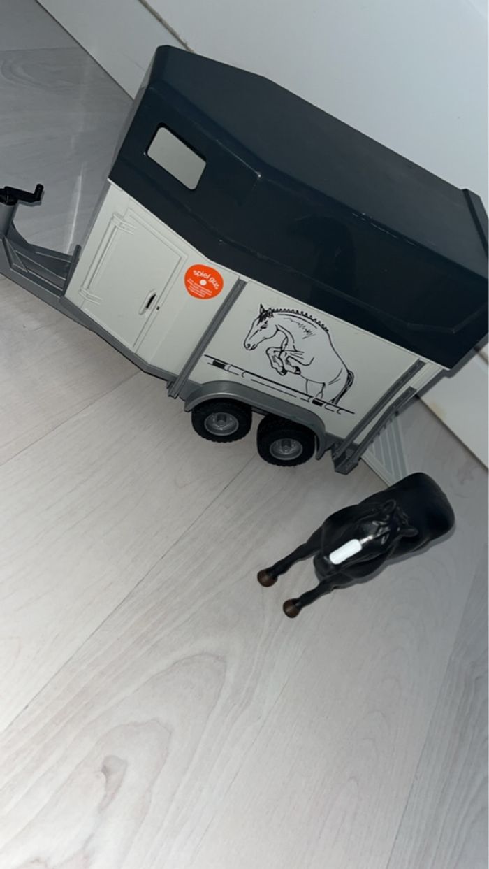Bruder Remorque avec son cheval - photo numéro 3