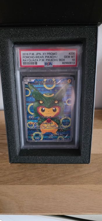 PSA 10 Poncho portant Pikachu Rayquaza 230/XY-P Promo Carte Pokemon Japonaise