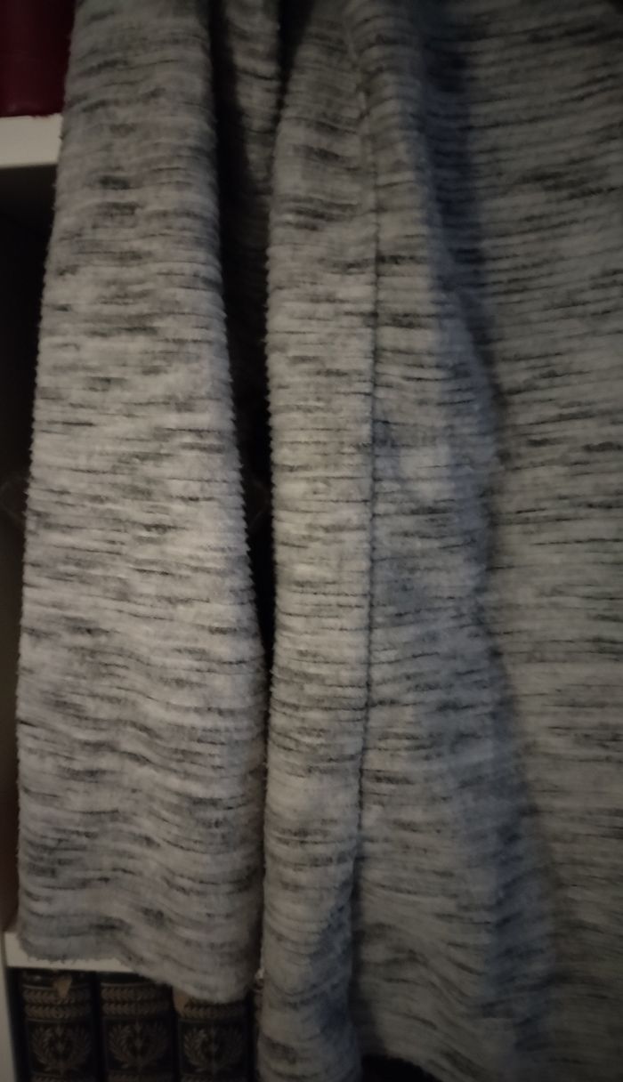 Très beau pull "Minnie" fabriqué en Italie porté une fois - photo numéro 6