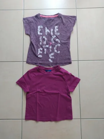 Lot de deux t-shirts d'été manches courtes filles taille 5 ans marque Okaïdi