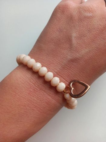 Bracelet couleur corail clair avec coeur