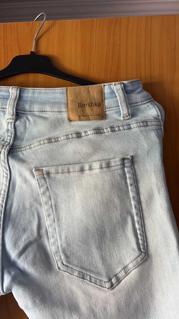 Jean délavé Bershka taille 38 - photo numéro 6