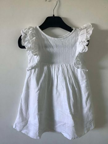 Robe blanche  Zara 3 ans  doublée avec volants Impeccable