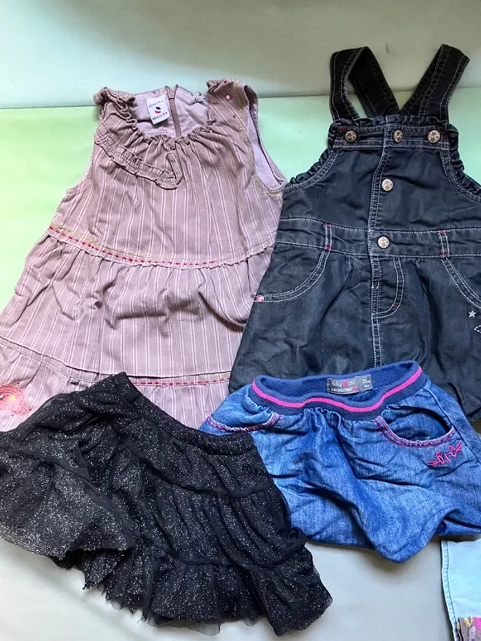 Lot de 4 robes&jupes automne / hiver 24 mois