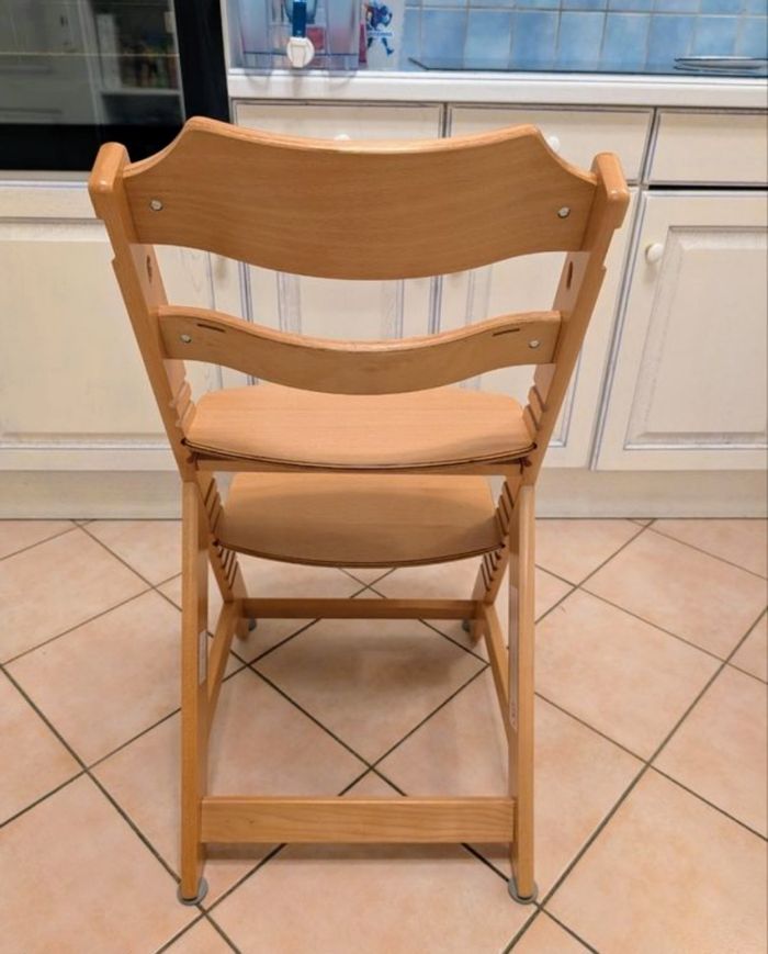 Chaise haute bébé en bois - photo numéro 3