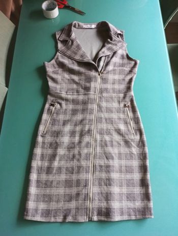 Robe extensible taille L marque voyelles en excellent état