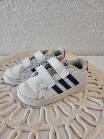 Basket Adidas pointure 24 blanche