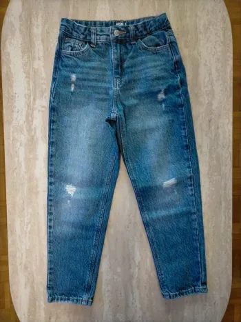 Jeans MOM 8 ans ( 126-131 cms)