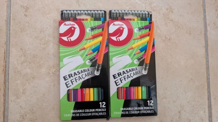 Lot de 2 pochettes de crayons de couleurs effaçable auchan