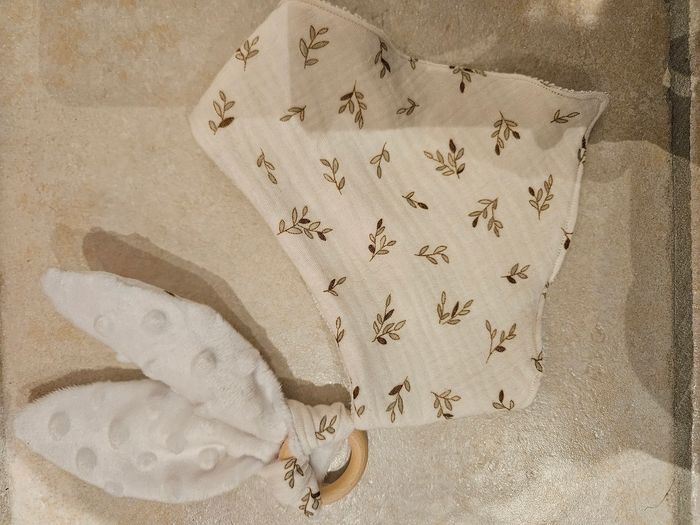 Bavoir + anneau dentition - photo numéro 2