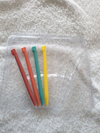 Lot de 4 stylets neufs