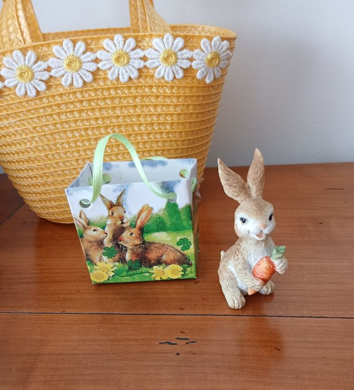 Neuf: Figurine Petit Lapin *résine +Pochette cadeau - photo numéro 1