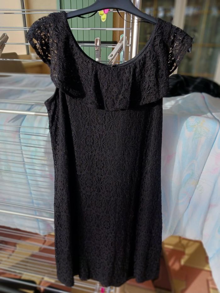 robe noire en dentelle doublée taille 42 - photo numéro 3