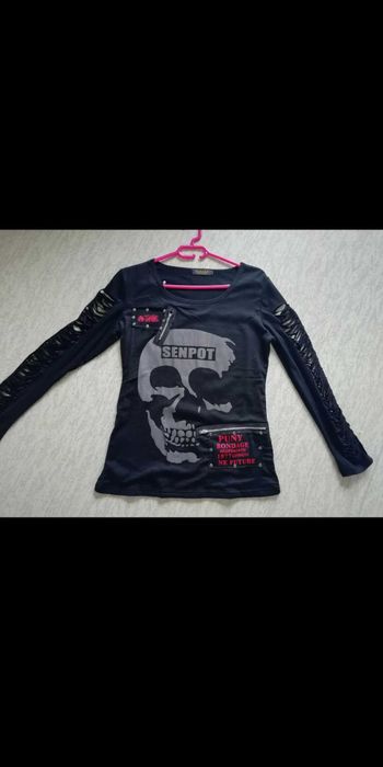 Joli haut fendu sexy tête de mort