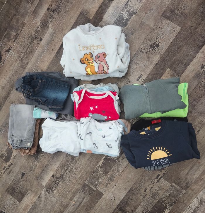Lot vêtements bébé