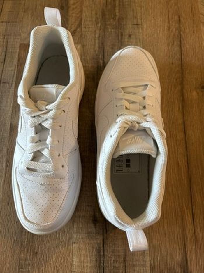 Baskets Nike blanche - photo numéro 3