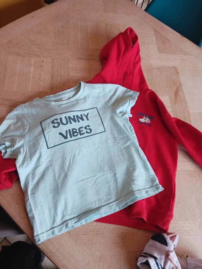 Sweat et t-shirt 8 ans