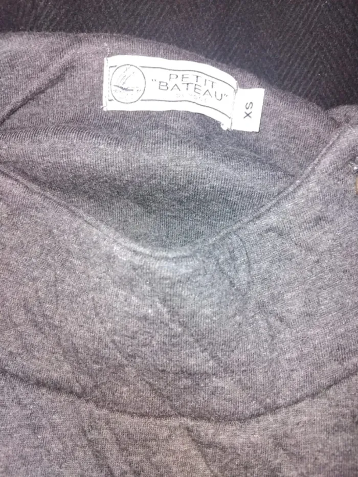 Robe molletonné Petit bateau ornée de 4 boutons métal argenté de  txs - photo numéro 12