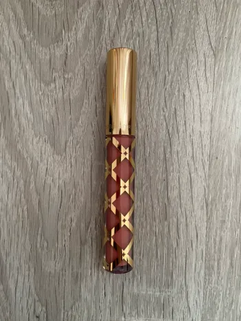 Rouge a lèvre gloss liquide pure envy color estee lauder teinte 104 naked truth