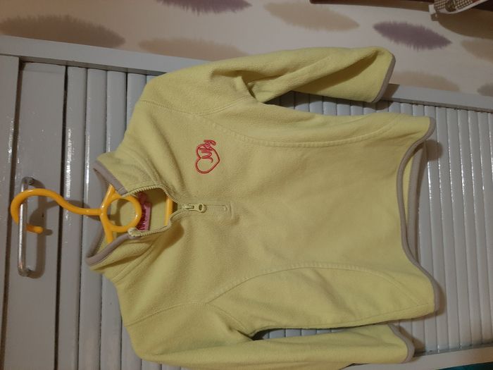 1 sweat et 2 tee shirts filles Taille 3 ans - photo numéro 2