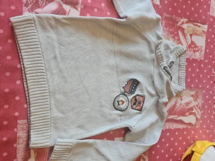 Pull epais tape à l'œil 6 ans