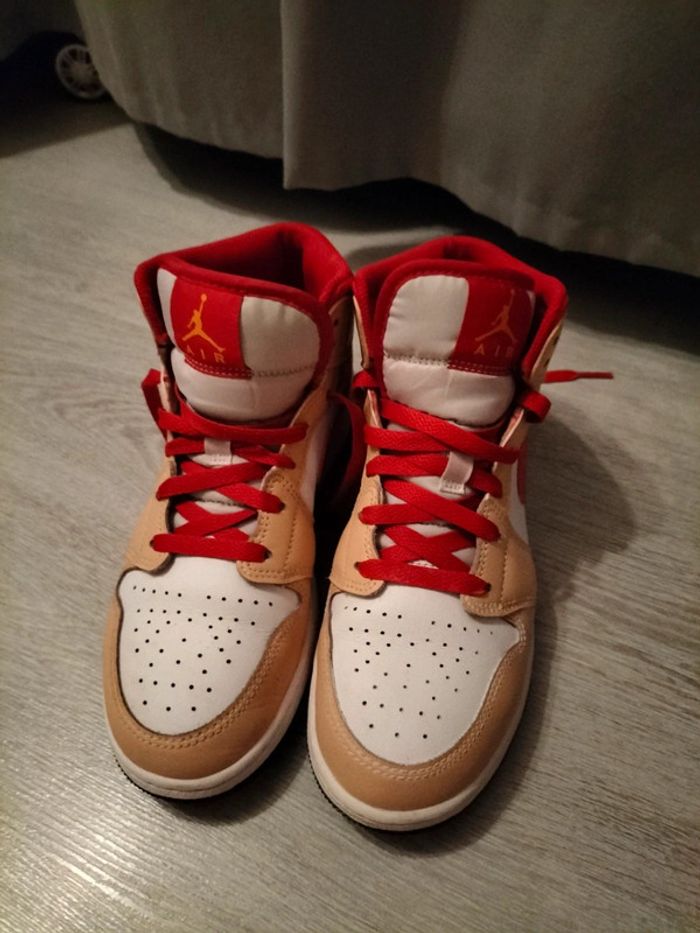 Baskets montantes Jordan Nike pointure 39 en très bon état - photo numéro 4