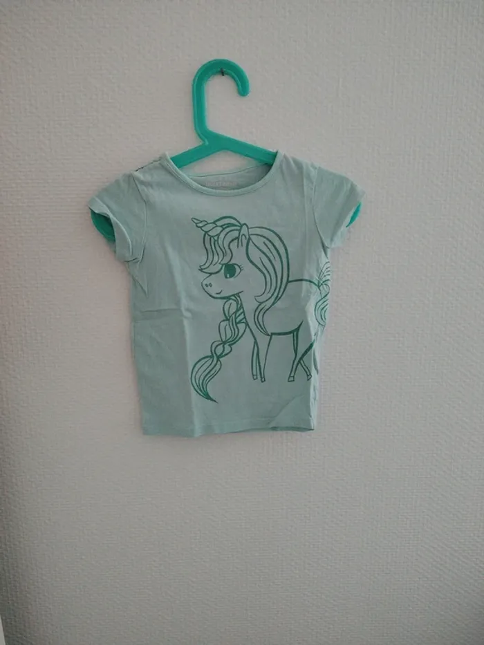 T-shirt licorne neuf taille 3 ans