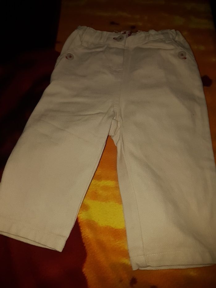 Pantalon beige. 6 mois.