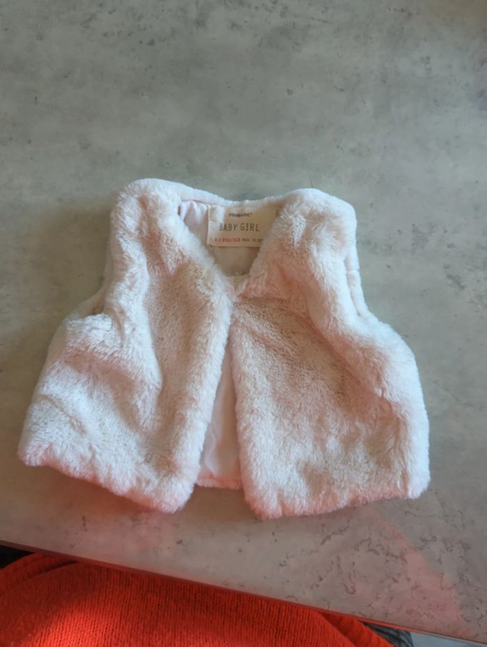 Veste sans manche fausse fourrure