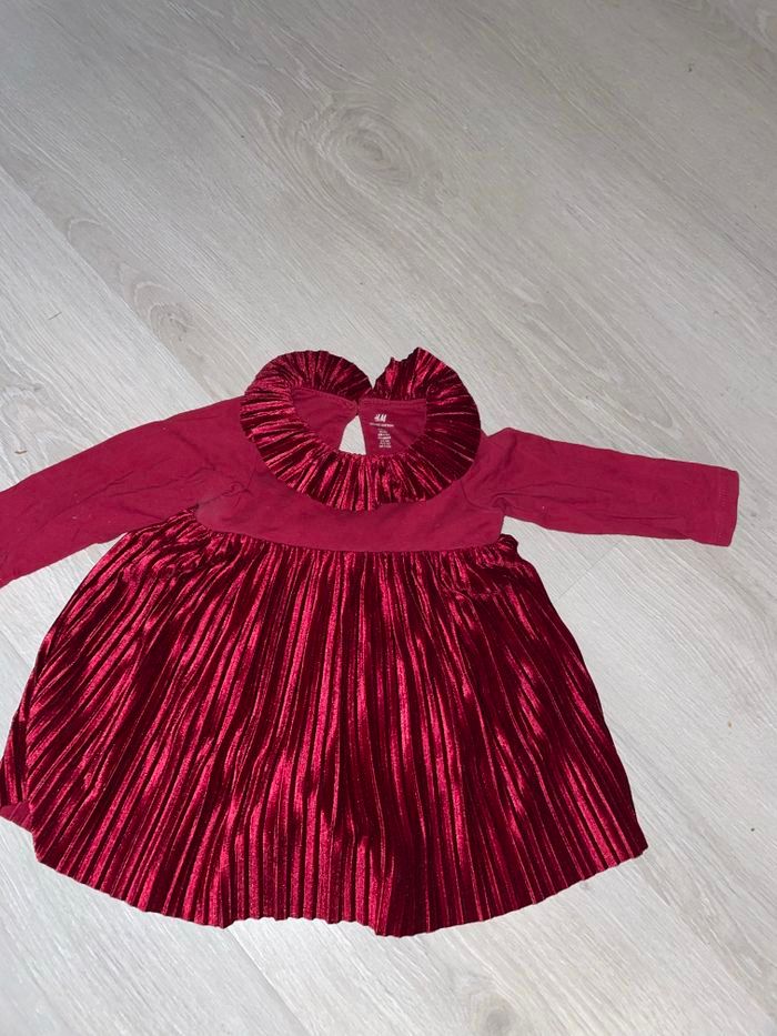 Lot de deux robes et un ensemble - photo numéro 1