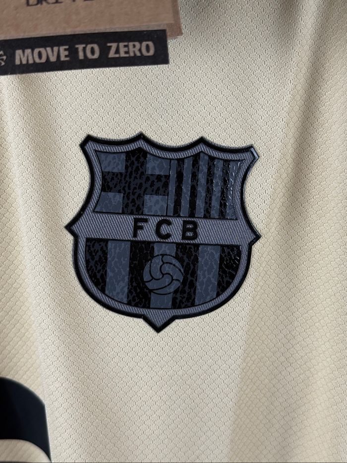 Maillot FC Barcelone Or – Nike Dri-Fit – Taille M - photo numéro 3