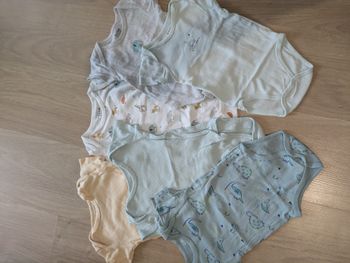 Lot bodies manches courtes 9mois