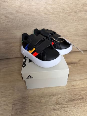 Chaussure Adidas taille 22  tricolore