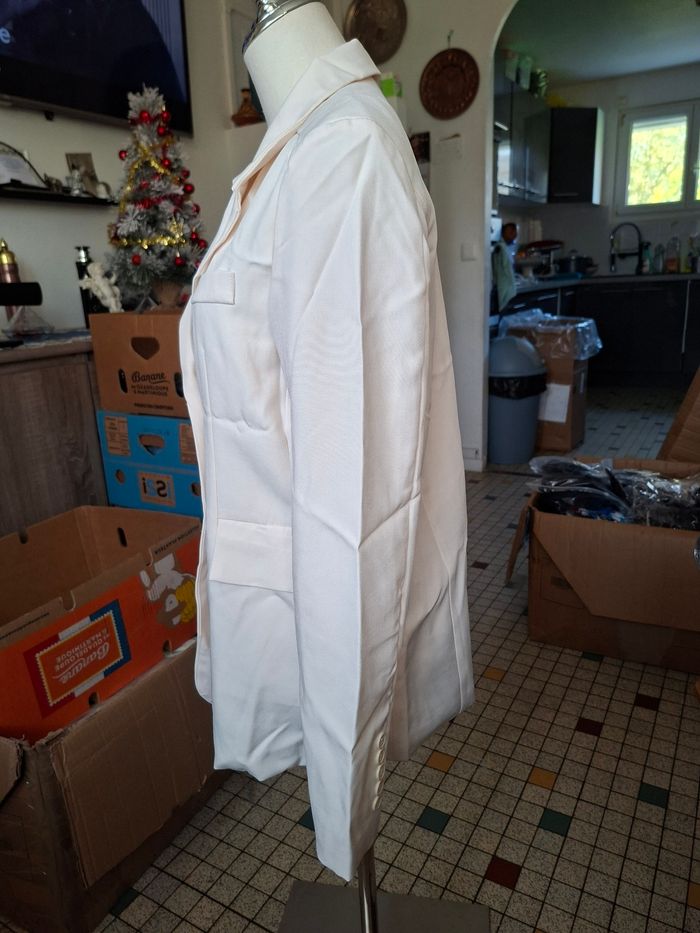 Blazer creme femme neuve taille 42 prix 6 euro - photo numéro 2