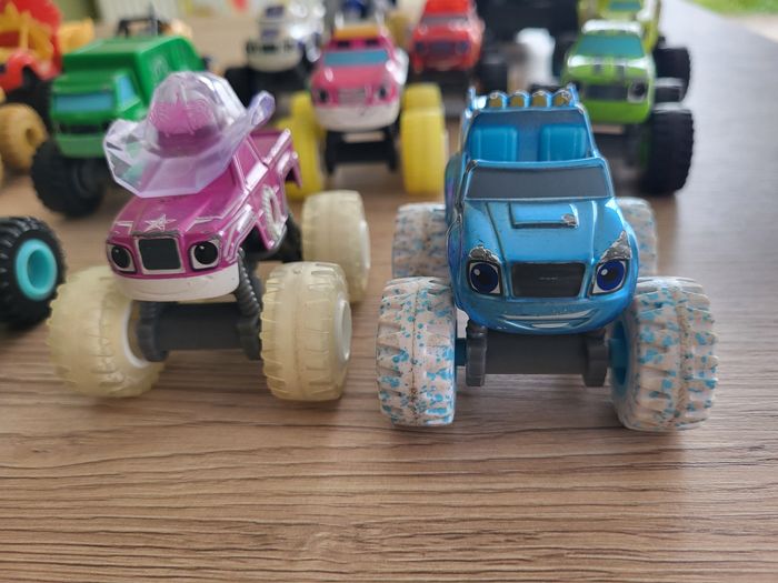Cascade Blaze et les monsters machines + 14 vehicules - photo numéro 4