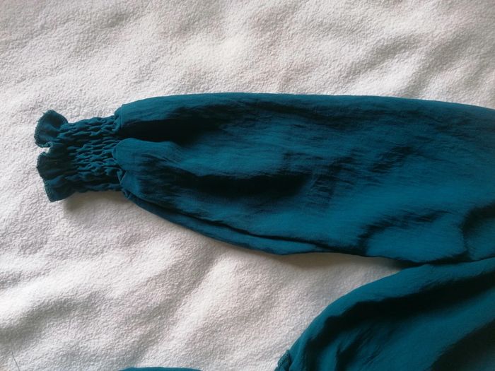 T-shirt bleu roi épaule dénudé - photo numéro 2