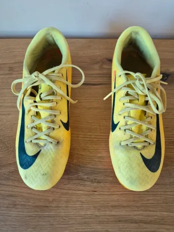 Chaussures de foot nike kyllian Mbappe taille 39