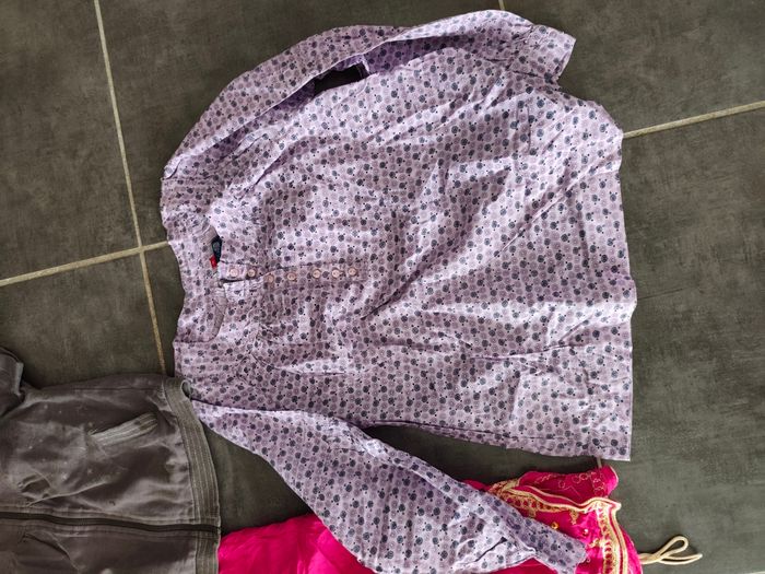 Lot vêtements fille 8 ans - photo numéro 2