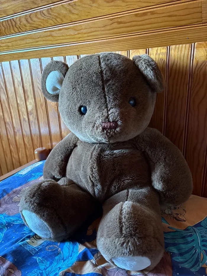 Gros ours en peluche