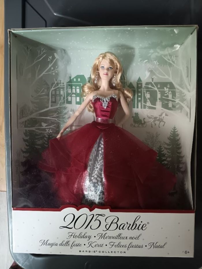 Barbie noel 2015 en boîte.
