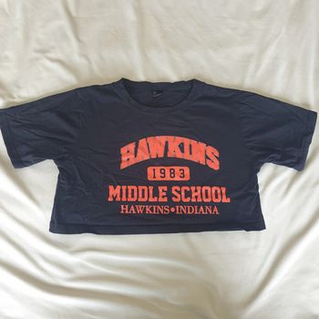 t-shirt croc top noir, stranger things, taille XS, Hawikins middle school, comme neuf